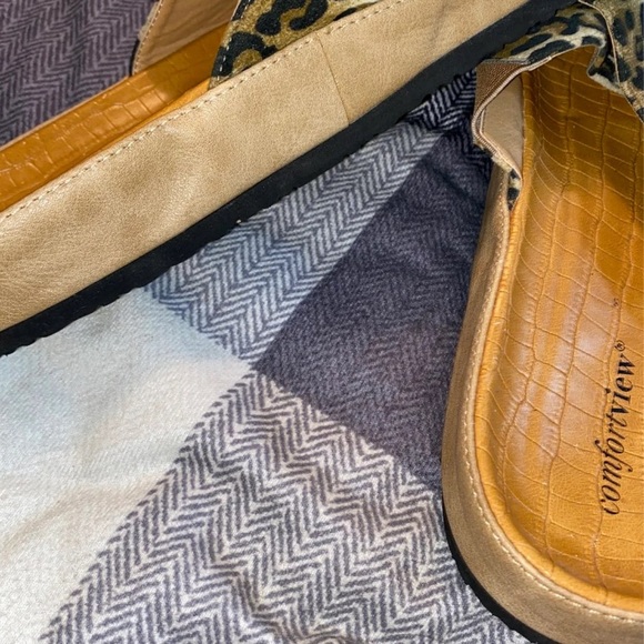 Sandals - Picture 3 of 3